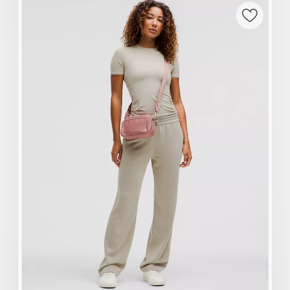 Lululemon Everywhere Crossbody Bag 2L Metal Hardware NWT* - Picture 5 of 6